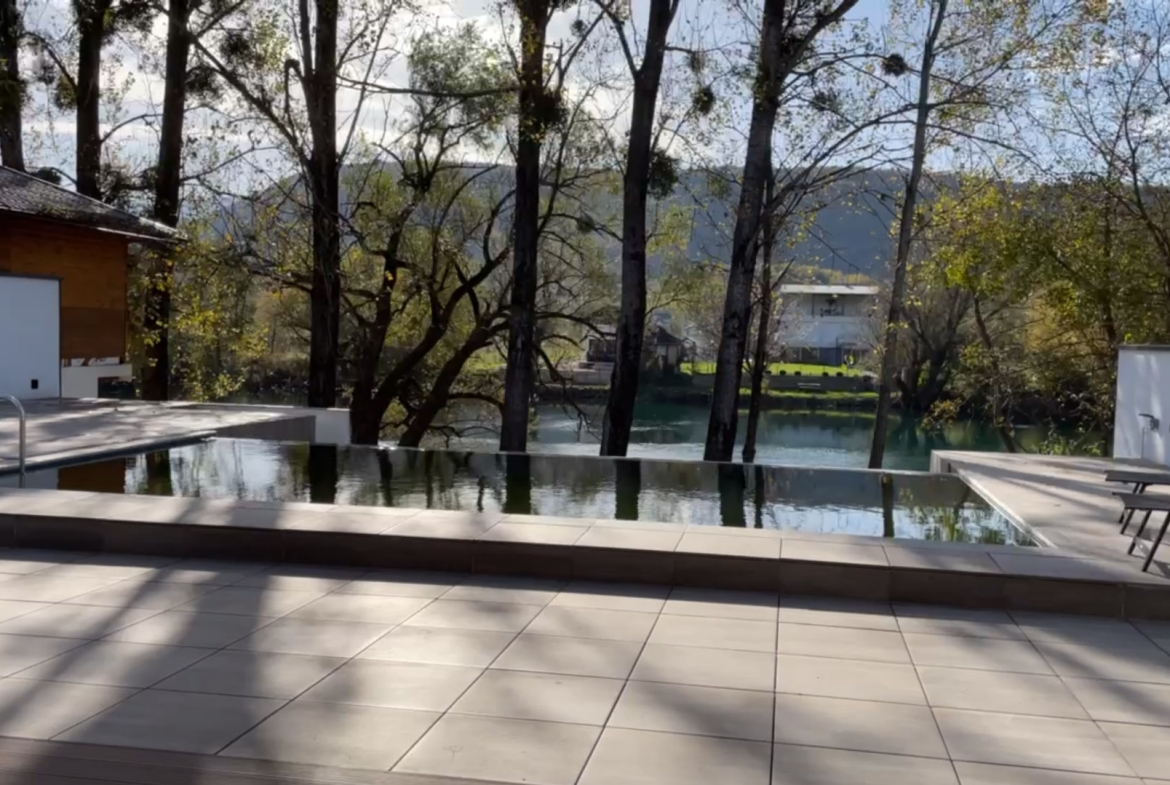 LUKSUZNA VILA „RELAX HOUSE“ BIHAĆ